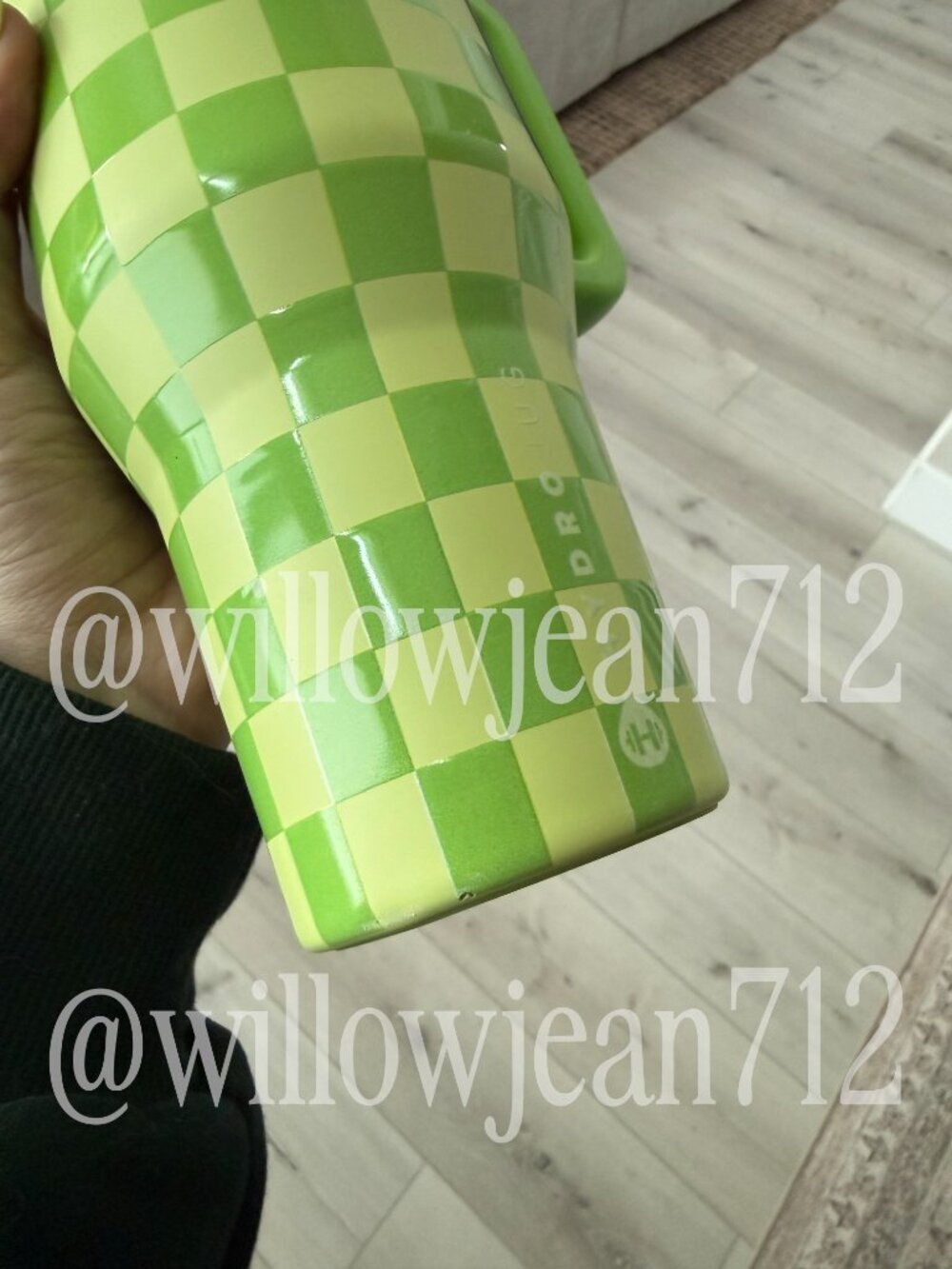 “Honeydew Checkers" Green Checkers Summer Seasonal HydroJug 32oz Traveler - Picture 5 of 7